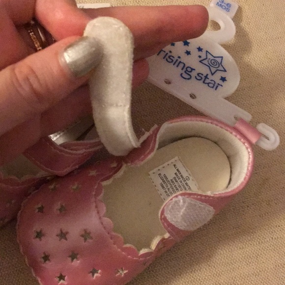 Three pairs of baby shoes - Picture 12 of 16
